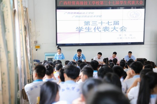 4第36届学生会副主席黎火照做学生会工作报告.jpg