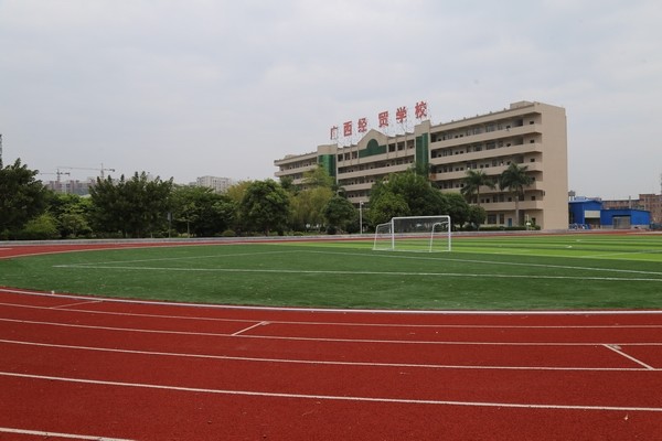 1、学校新足球场.jpg