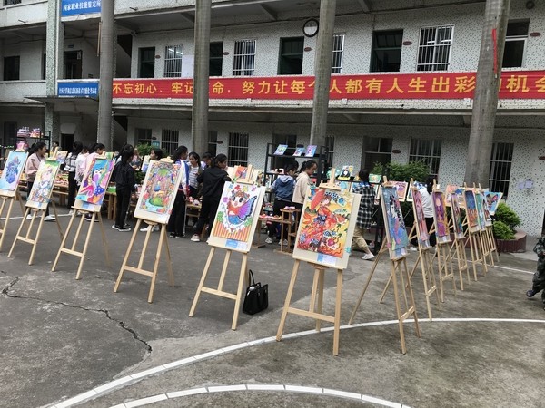 8、图为学前教育专业学生作品展.jpg